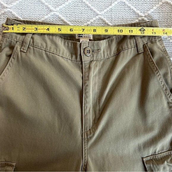 Billabong Women’s Green Relaxed Fit Cargo Pants. Size 27 - Picture 8 of 11